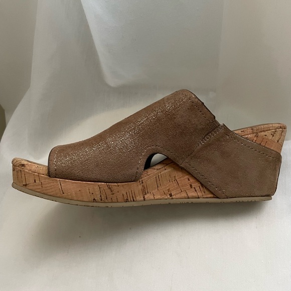 Donald Pliner gold leather and cork Gerie wedge - Picture 4 of 8